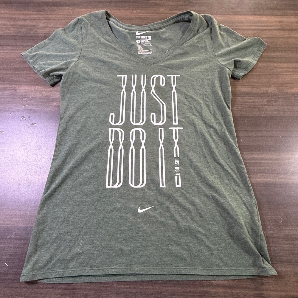 Nike Just Do It Tee Athletic Cut V-Neck Short Sleeve Top Medium‎